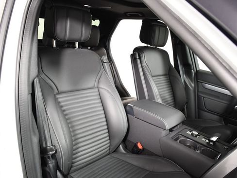Used 2025 Land Rover Discovery Dynamic SE AWD/4WD image 20
