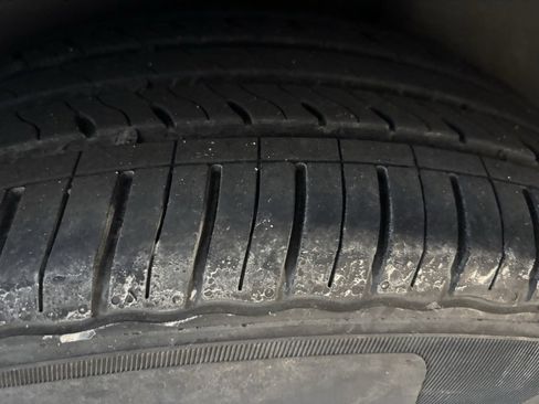 Used 2024 Chrysler Pacifica Touring-L image 7