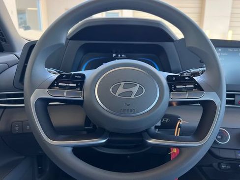 New 2026 Hyundai Elantra SE FWD image 20