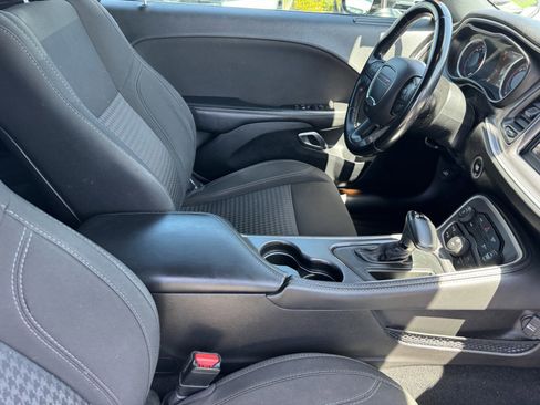 Used 2019 Dodge Challenger SXT RWD image 8