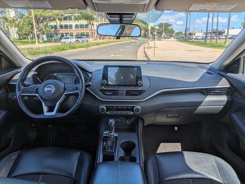Used 2021 Nissan Altima 2.5 SR FWD image 17