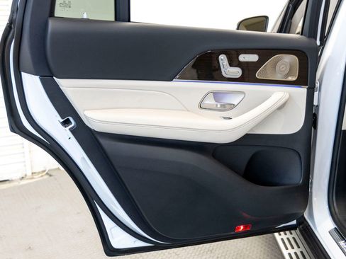 Used 2026 Mercedes-Benz GLS 450 4MATIC image 19