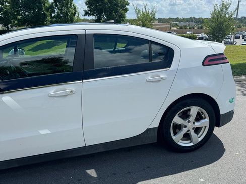 Used 2014 Chevrolet Volt w/ Enhanced Safety Package 1 FWD image 10