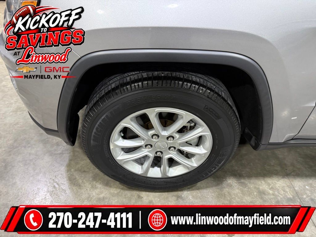 Used 2021 Jeep Grand Cherokee Laredo AWD/4WD image 8