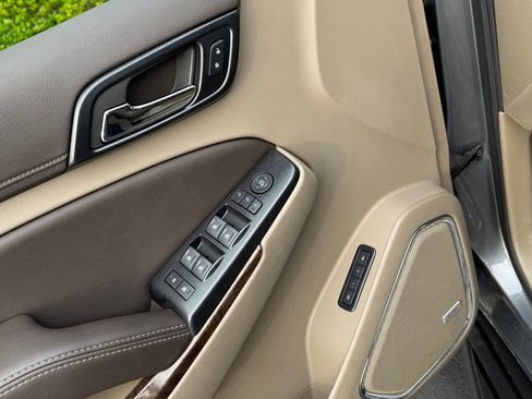 Used 2020 Chevrolet Suburban LT AWD/4WD image 35