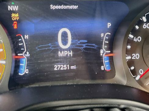 Used 2022 Jeep Compass Latitude w/ Sun and Sound Group AWD/4WD image 12