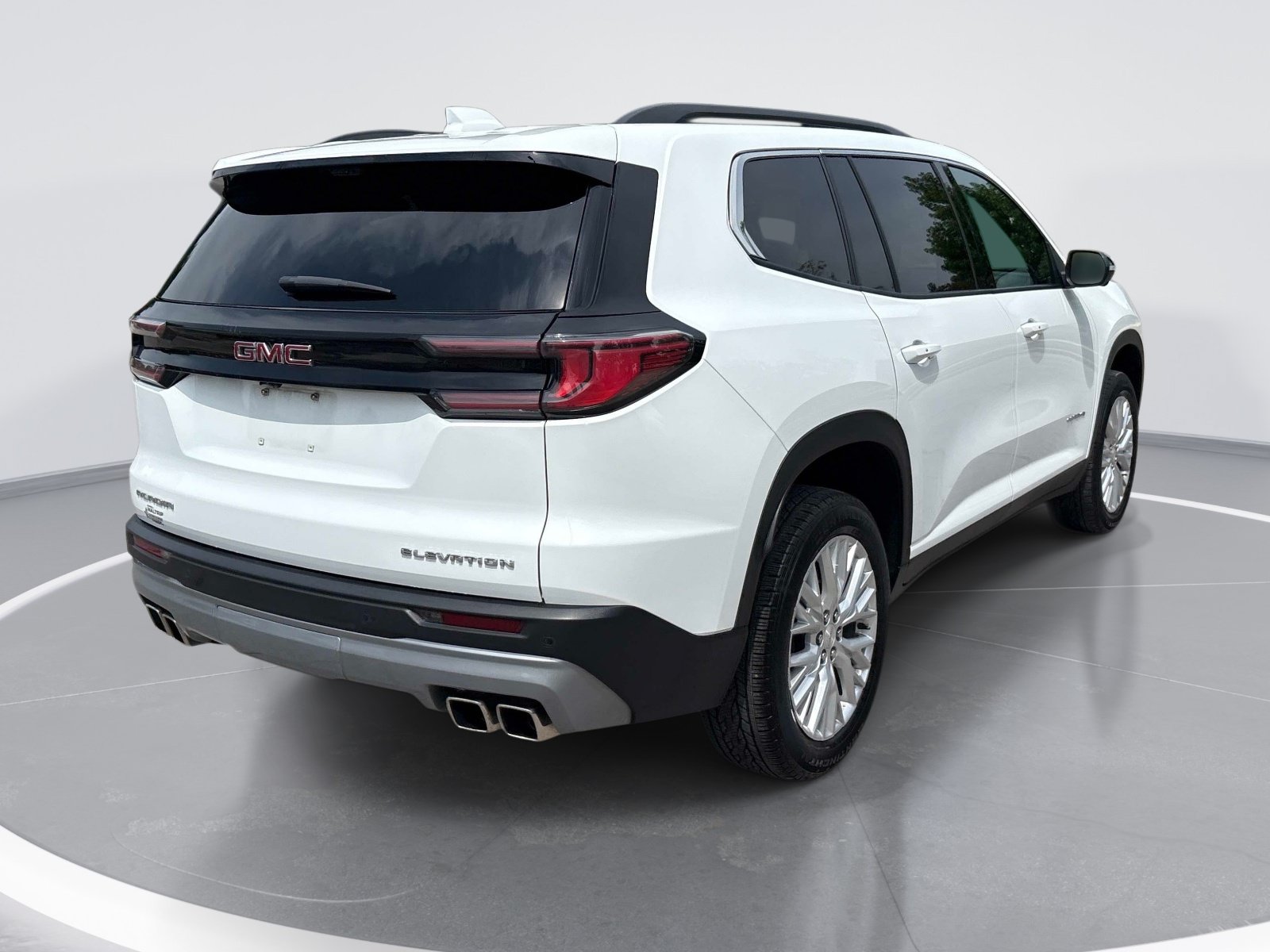 Used 2026 GMC Acadia Elevation w/ Elevation Premium Package FWD image 8