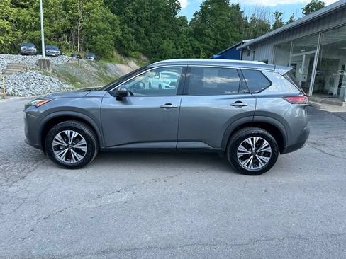 Used 2021 Nissan Rogue SV w/ Premium Package FWD image 2
