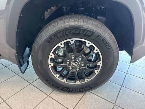 Used 2025 Toyota Tundra SR5 w/ TRD Off-Road Package AWD/4WD image 27