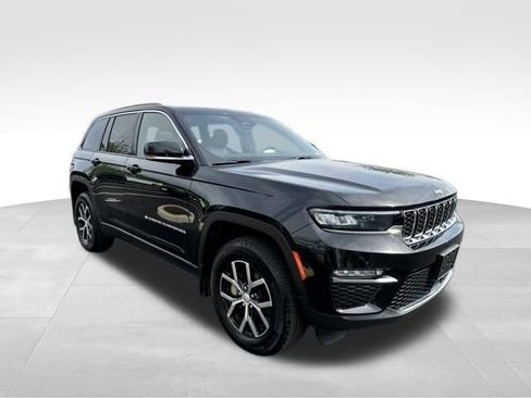 Used 2024 Jeep Grand Cherokee Limited w/ MOPAR Finishing Package image 10