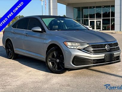 Used 2022 Volkswagen Jetta SE w/ Panoramic Sunroof Package