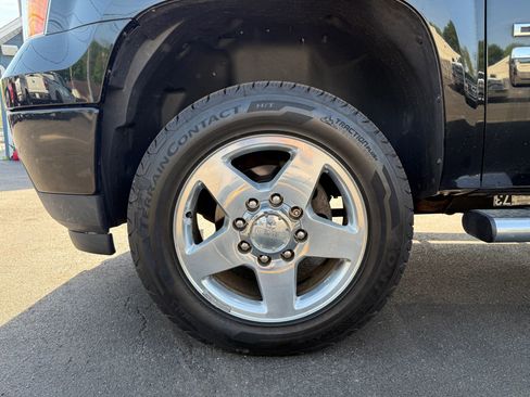 Used 2014 GMC Sierra 2500 Denali w/ Suspension Package, Off-Road AWD/4WD image 9