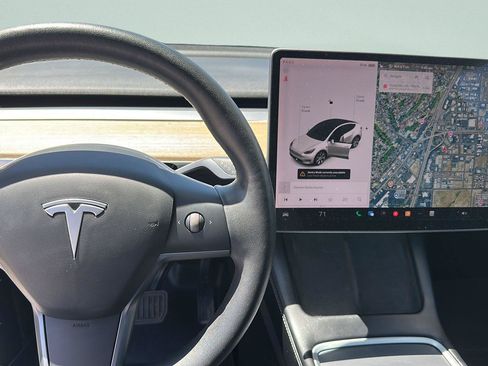 Used 2021 Tesla Model Y Long Range AWD/4WD image 28