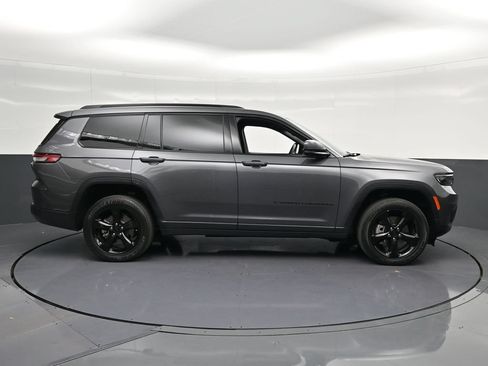 Used 2023 Jeep Grand Cherokee L Laredo RWD image 4