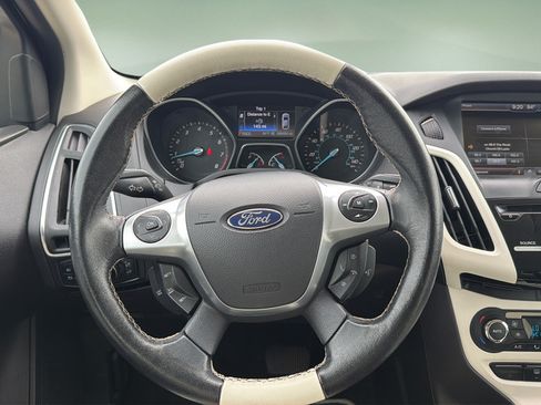Used 2013 Ford Focus Titanium FWD image 9