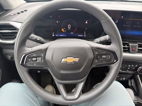 Used 2025 Chevrolet TrailBlazer LT AWD/4WD image 18