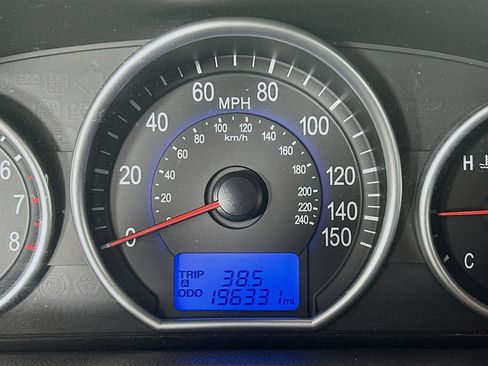 Used 2011 Hyundai Veracruz Limited FWD image 19