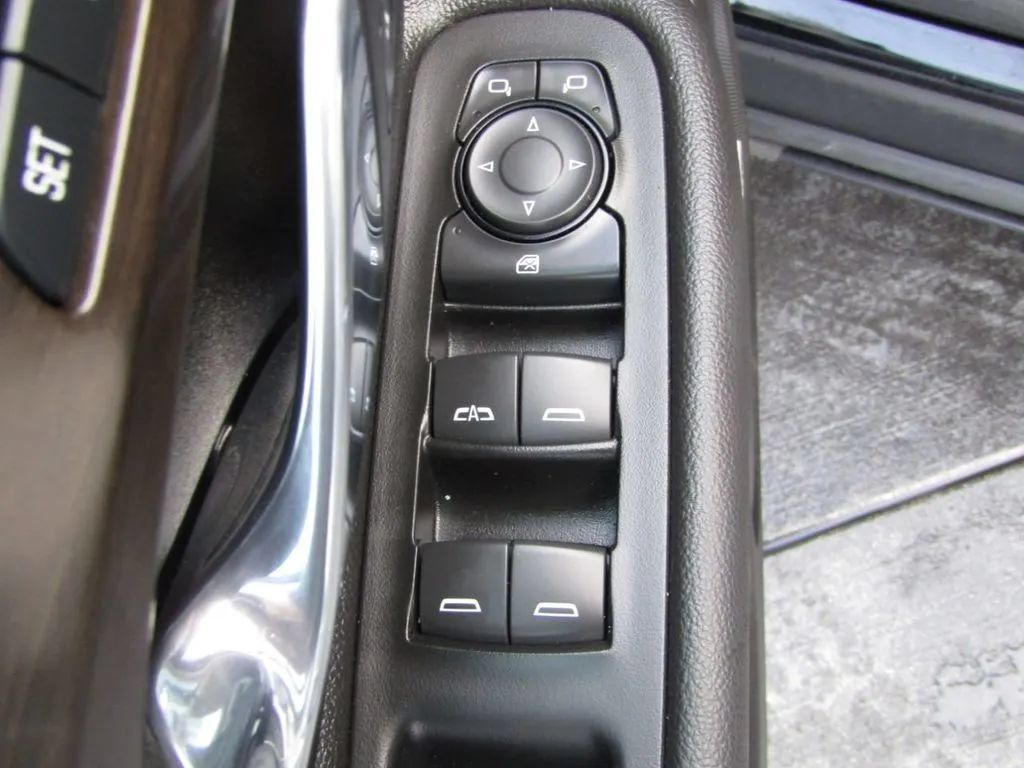 Used 2018 GMC Terrain Denali w/ Comfort Package AWD/4WD image 42