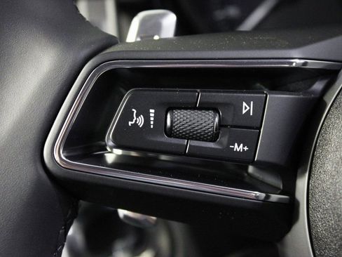 Certified 2025 Porsche Macan image 22