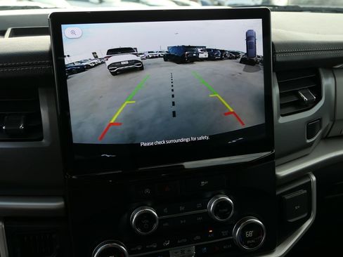 Used 2024 Ford Expedition XLT image 25