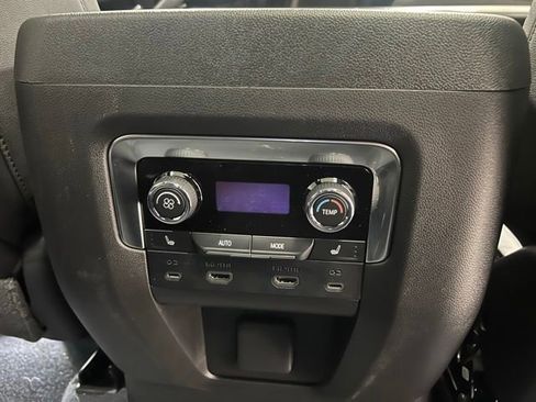 New 2026 Chevrolet Suburban High Country AWD/4WD image 23