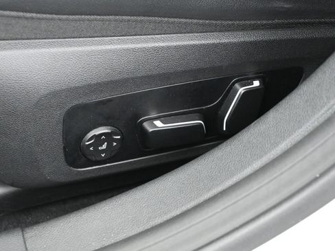 Used 2025 BMW i4 eDrive40 image 12