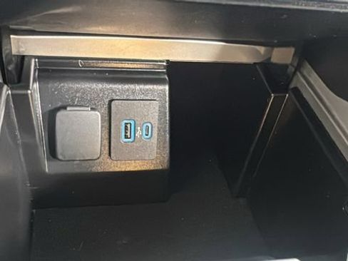 Used 2023 Ford Explorer XLT w/ Equipment Group 202A image 29