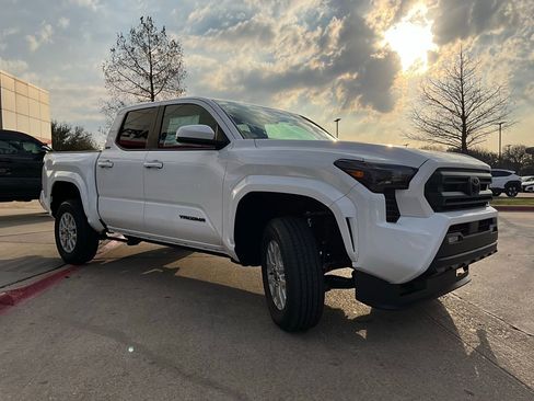 New 2026 Toyota Tacoma SR5 image 4