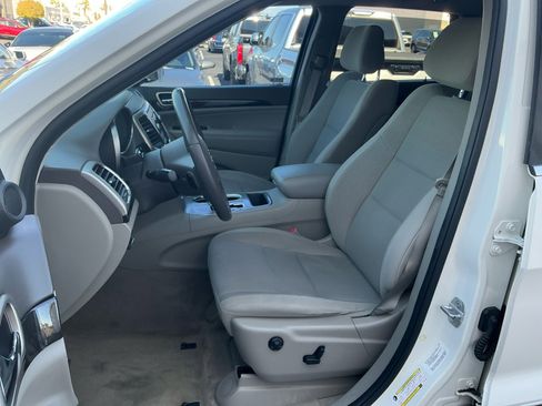 Used 2012 Jeep Grand Cherokee Laredo w/ Laredo E Group image 14