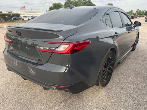 Used 2025 Toyota Camry SE w/ Convenience Package FWD image 4