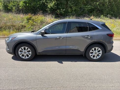 Used 2024 Ford Escape Active w/ Cold Weather Package image 4