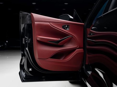 Used 2021 Aston Martin DBX image 55