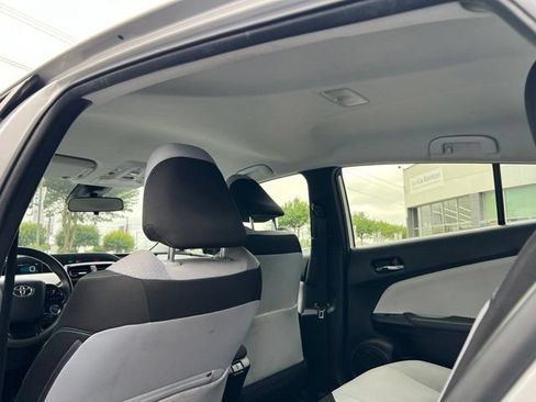 Used 2020 Toyota Prius LE AWD/4WD image 9