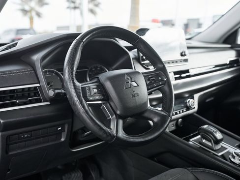 Used 2024 Mitsubishi Outlander SE image 21