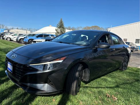 Used 2023 Hyundai Elantra SEL FWD image 5