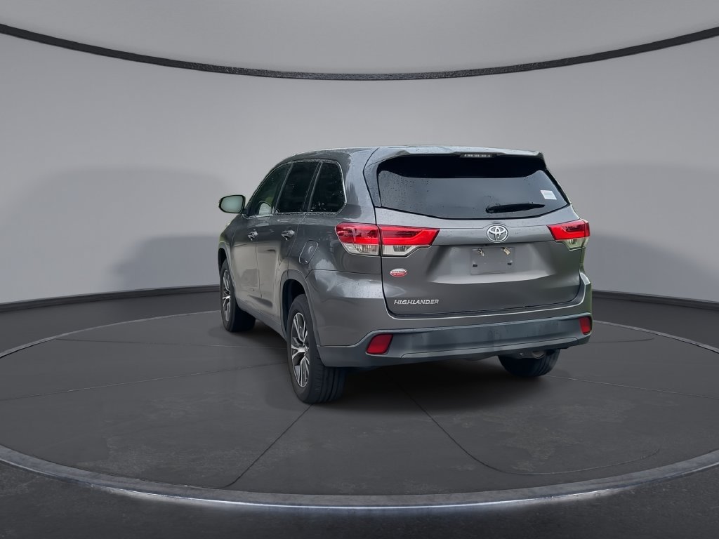 Used 2019 Toyota Highlander LE FWD image 7