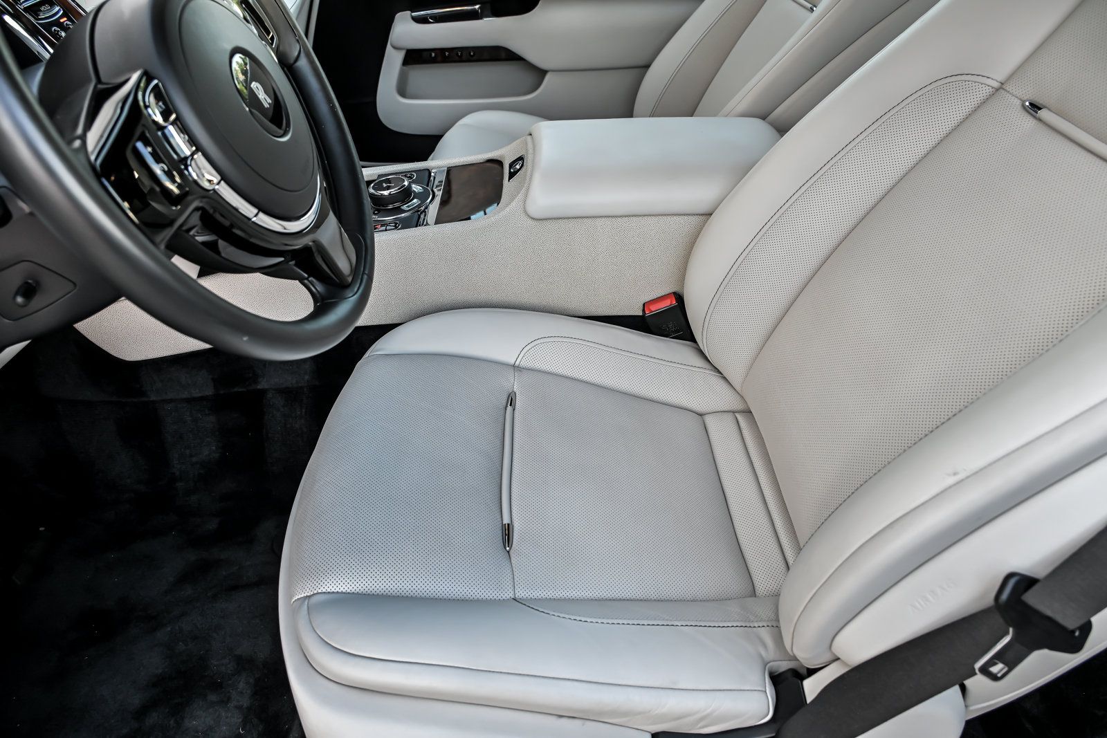 Used 2016 Rolls-Royce Wraith RWD image 21