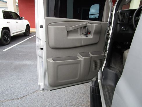 Used 2022 Chevrolet Express 2500 Extended w/ Driver Convenience Package image 13