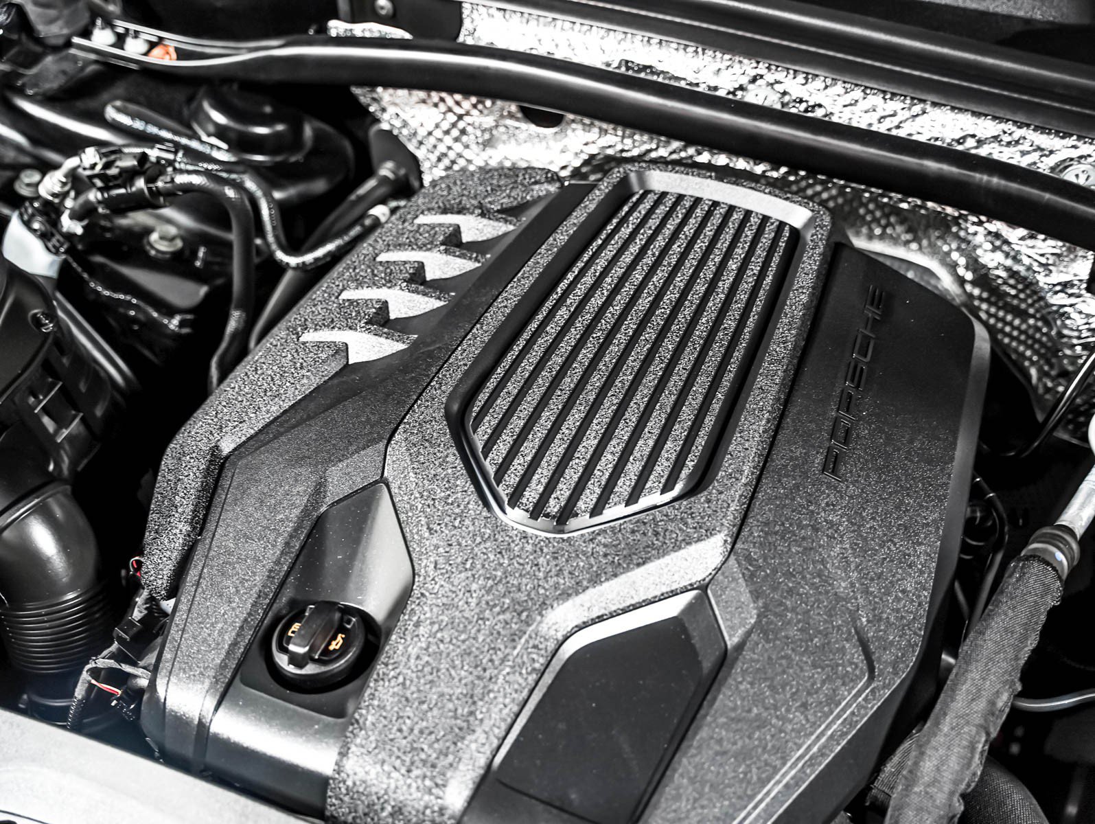 Certified 2024 Porsche Macan AWD/4WD image 13