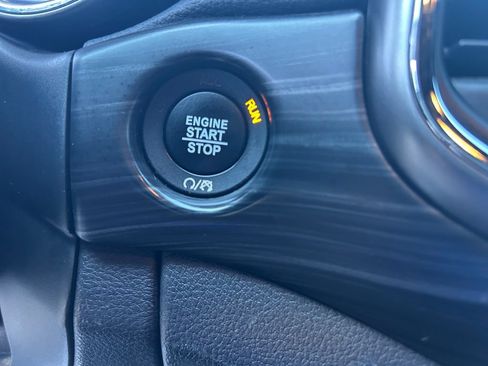 Certified 2020 Jeep Grand Cherokee Laredo AWD/4WD image 24