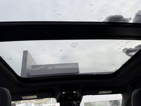 Used 2020 Volvo XC40 T5 R-Design image 15