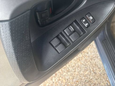 Used 2012 Toyota RAV4 FWD V6 w/ Upgrade Value Pkg image 22