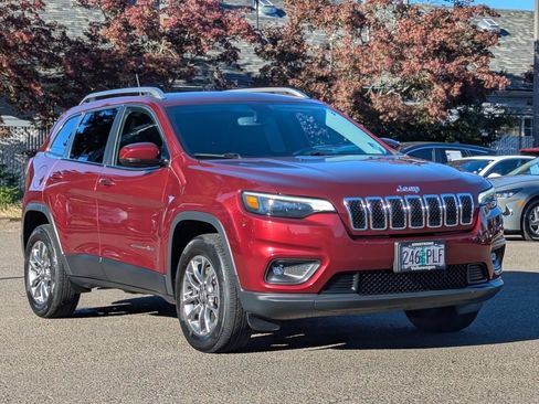 Used 2019 Jeep Cherokee Latitude Plus w/ Comfort/Convenience Group image 7
