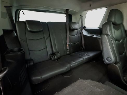 Used 2017 Cadillac Escalade Luxury AWD/4WD image 37