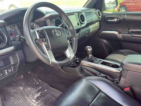 Used 2018 Toyota Tacoma Limited image 12