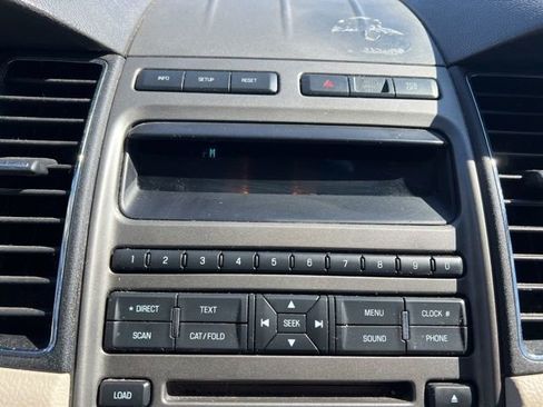 Used 2011 Ford Taurus SE image 18