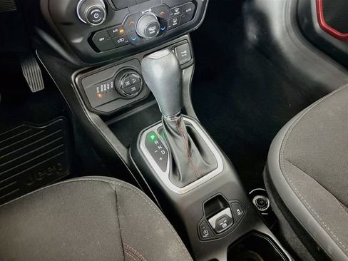 Used 2023 Jeep Renegade Trailhawk AWD/4WD image 22