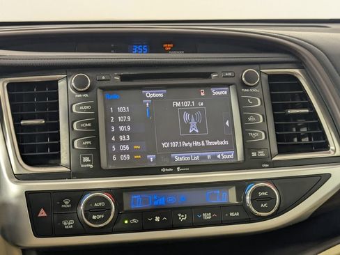 Used 2014 Toyota Highlander Limited w/ Driver Technology Package FWD image 19