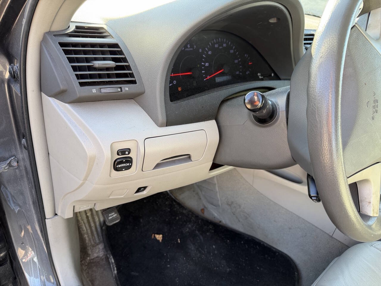Used 2011 Toyota Camry LE FWD image 33