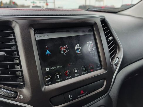 Used 2019 Jeep Cherokee Trailhawk w/ Cold Weather Group image 15